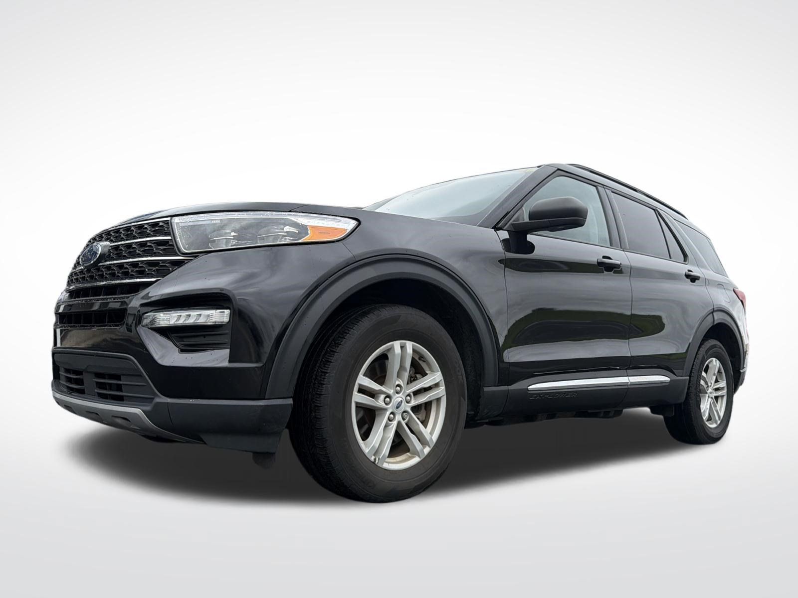 Used 2024 Ford Explorer XLT w/ Equipment Group 202A AWD/4WD image 2
