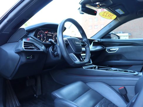 Used 2022 Audi e-tron GT Prestige w/ Prestige Package image 10