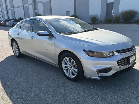 Used 2018 Chevrolet Malibu LT FWD image 3