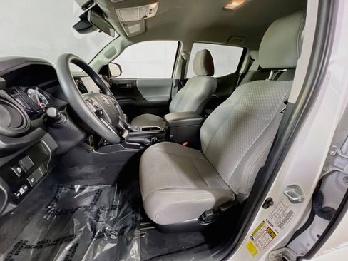 Used 2022 Toyota Tacoma SR AWD/4WD image 19