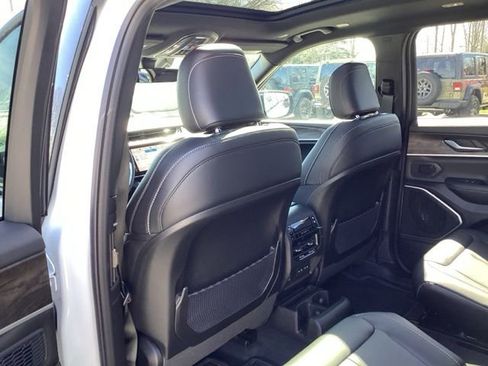 New 2026 Jeep Grand Cherokee L Limited w/ Limited Altitude Package AWD/4WD image 24