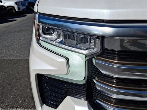 Used 2022 Chevrolet Silverado 1500 High Country image 9