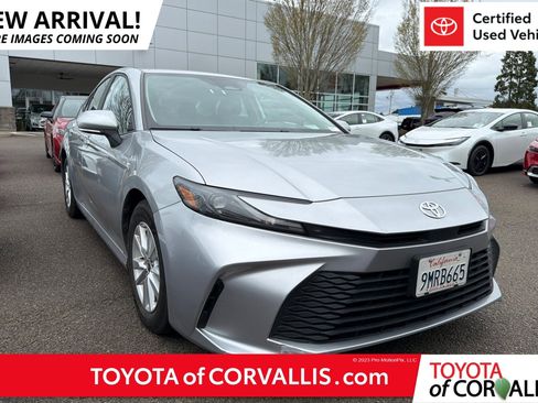 Certified 2025 Toyota Camry LE image 1