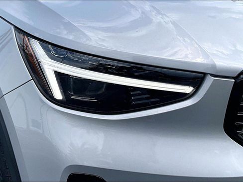 Used 2023 Volvo XC40 B4 Ultimate w/ Protection Package Premier FWD image 34