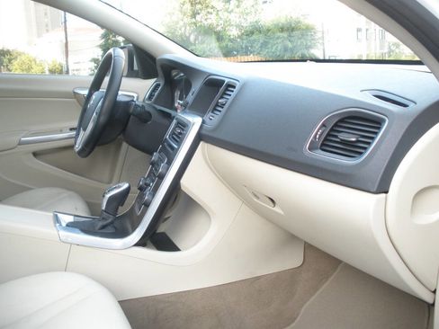 Used 2015 Volvo S60 T5 Premier image 25