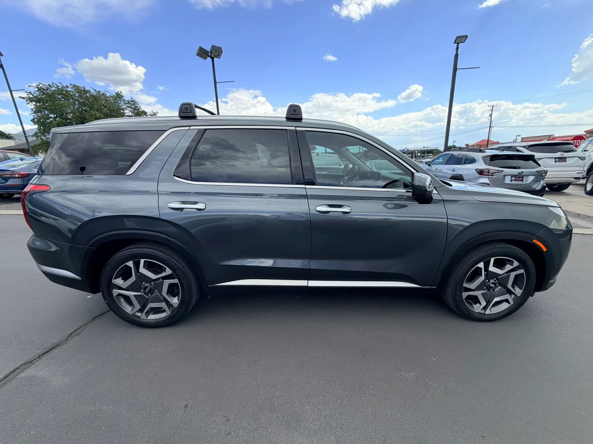 Used 2023 Hyundai Palisade SEL AWD/4WD image 3