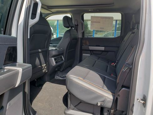 New 2026 Ford F250 Lariat w/ Black Appearance Package AWD/4WD image 7