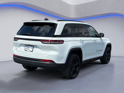 Used 2024 Jeep Grand Cherokee Altitude RWD image 6