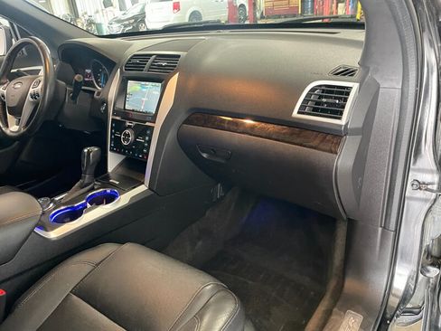 Used 2015 Ford Explorer Limited w/ Equipment Group 301A AWD/4WD image 23