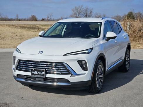 Used 2024 Buick Envision Preferred image 3