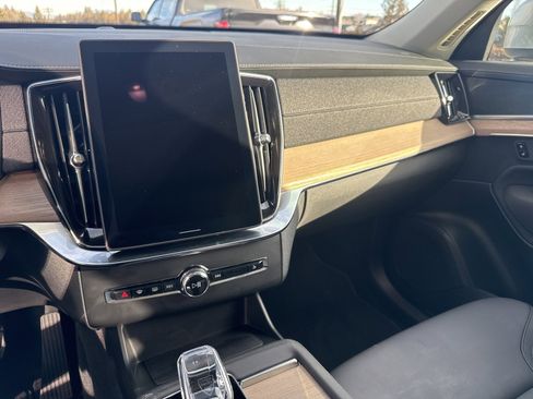 Used 2025 Volvo XC90 B6 Plus image 23