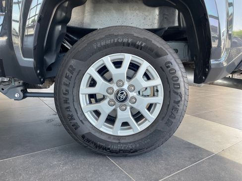 Certified 2025 Toyota Tacoma SR5 AWD/4WD image 26