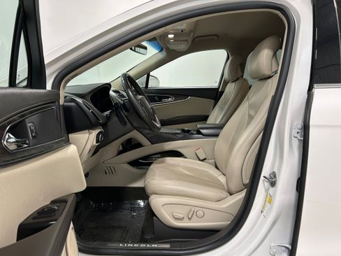 Used 2019 Lincoln Nautilus Select AWD/4WD image 4