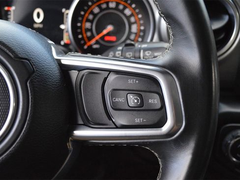 Used 2020 Jeep Wrangler Unlimited Sahara image 19