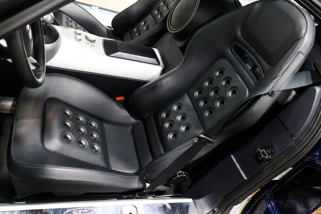 Used 2005 Ford GT RWD image 27