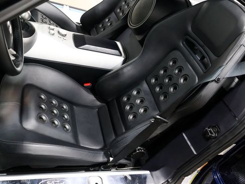 Used 2005 Ford GT RWD image 27