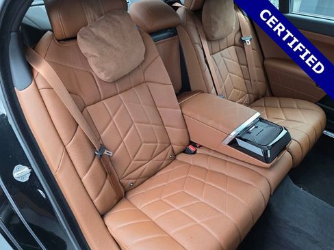 Certified 2023 BMW i7 xDrive60 image 27