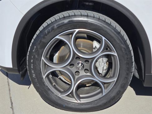 Used 2022 Alfa Romeo Stelvio Sprint image 9