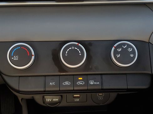 Used 2024 Hyundai Elantra SE image 24