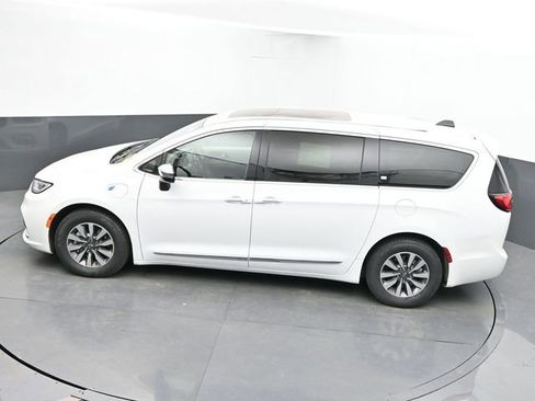 Used 2023 Chrysler Pacifica Limited FWD image 43