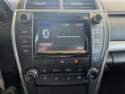 Used 2017 Toyota Camry SE w/ Moonroof Package FWD image 19