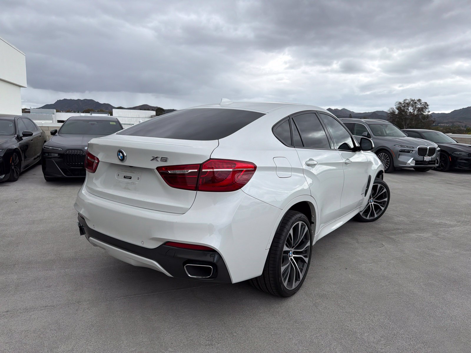 Used 2019 BMW X6 M60i w/ M Sport Package AWD/4WD image 4