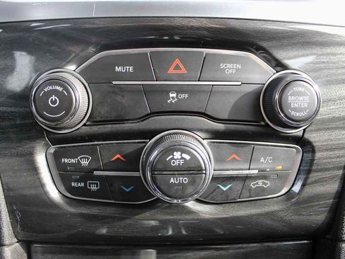 Used 2019 Chrysler 300 Touring L w/ Quick Order Package 22F image 21