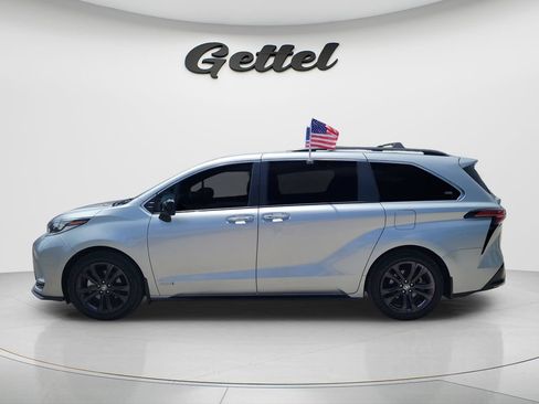 Used 2021 Toyota Sienna XSE FWD image 8