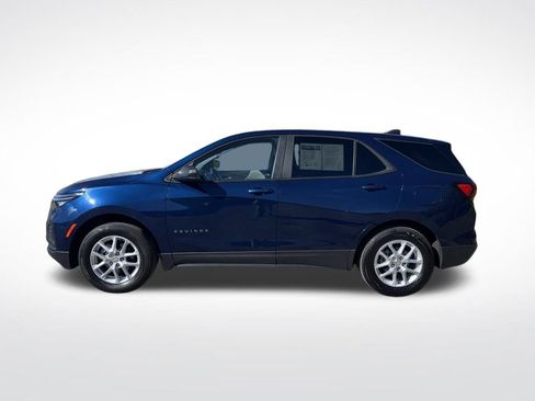 Used 2022 Chevrolet Equinox LS w/ LS Convenience Package image 2