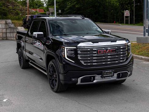 Used 2023 GMC Sierra 1500 Denali w/ Denali Reserve Package AWD/4WD image 3