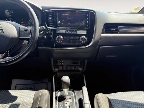 Used 2018 Mitsubishi Outlander SE FWD image 11