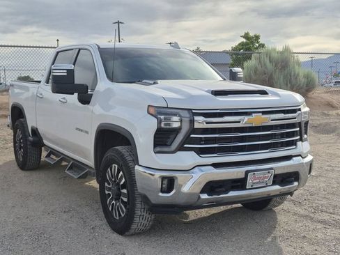 Used 2024 Chevrolet Silverado 2500 LTZ AWD/4WD image 3