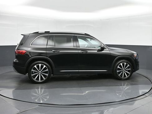 Used 2021 Mercedes-Benz GLB 250 4MATIC w/ Premium Package image 8