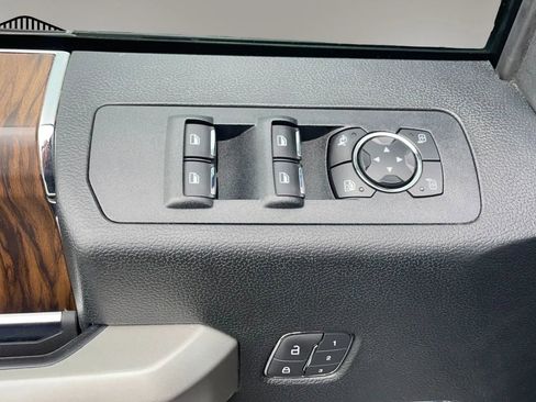 Used 2019 Ford F150 Lariat w/ Equipment Group 502A Luxury AWD/4WD image 23