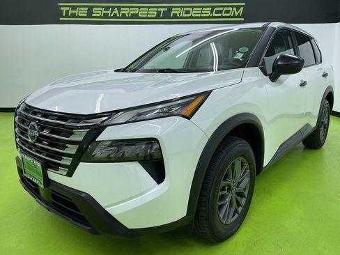 Used 2024 Nissan Rogue S image 5