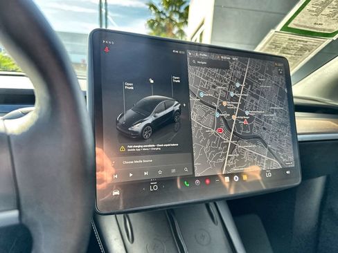 Used 2024 Tesla Model Y 2WD image 14