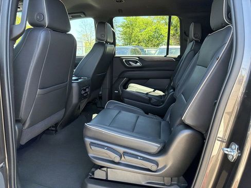 Used 2021 Chevrolet Suburban Premier AWD/4WD image 13