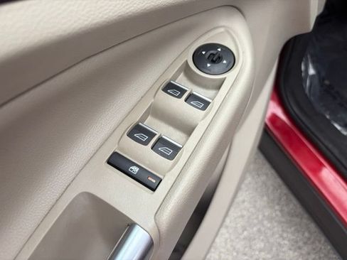 Used 2019 Ford Escape SE FWD image 16