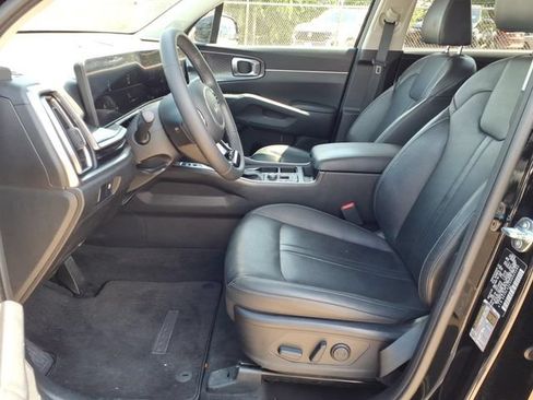 Used 2025 Kia Sorento S w/ Panoramic Sunroof Package FWD image 10