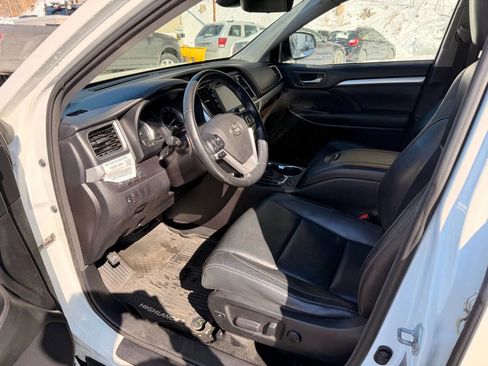 Used 2017 Toyota Highlander XLE image 10