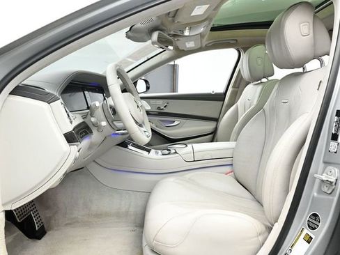 Used 2017 Mercedes-Benz S 63 AMG S 63 AMG w/ Carbon Fiber Exterior Package image 11