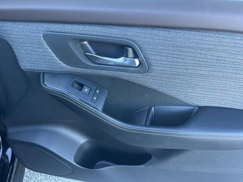 Used 2023 Nissan Rogue SV image 20