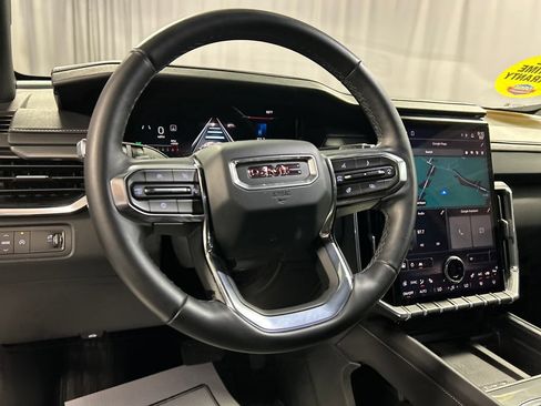 Used 2025 GMC Acadia Elevation FWD image 15