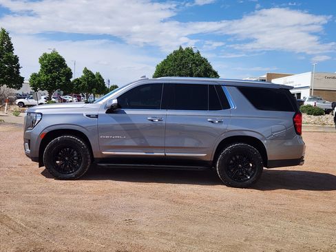 Used 2022 GMC Yukon Denali w/ Advanced Technology Package AWD/4WD image 2