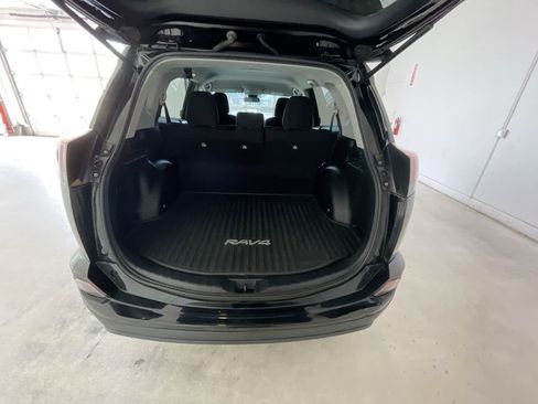 Used 2017 Toyota RAV4 LE AWD/4WD image 22