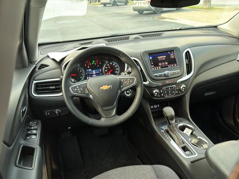 Used 2024 Chevrolet Equinox LT FWD image 18