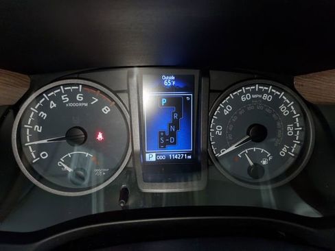 Used 2018 Toyota Tacoma TRD Sport w/ Technology Package image 16