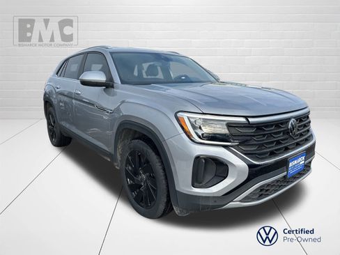 Certified 2024 Volkswagen Atlas Cross Sport SE image 3