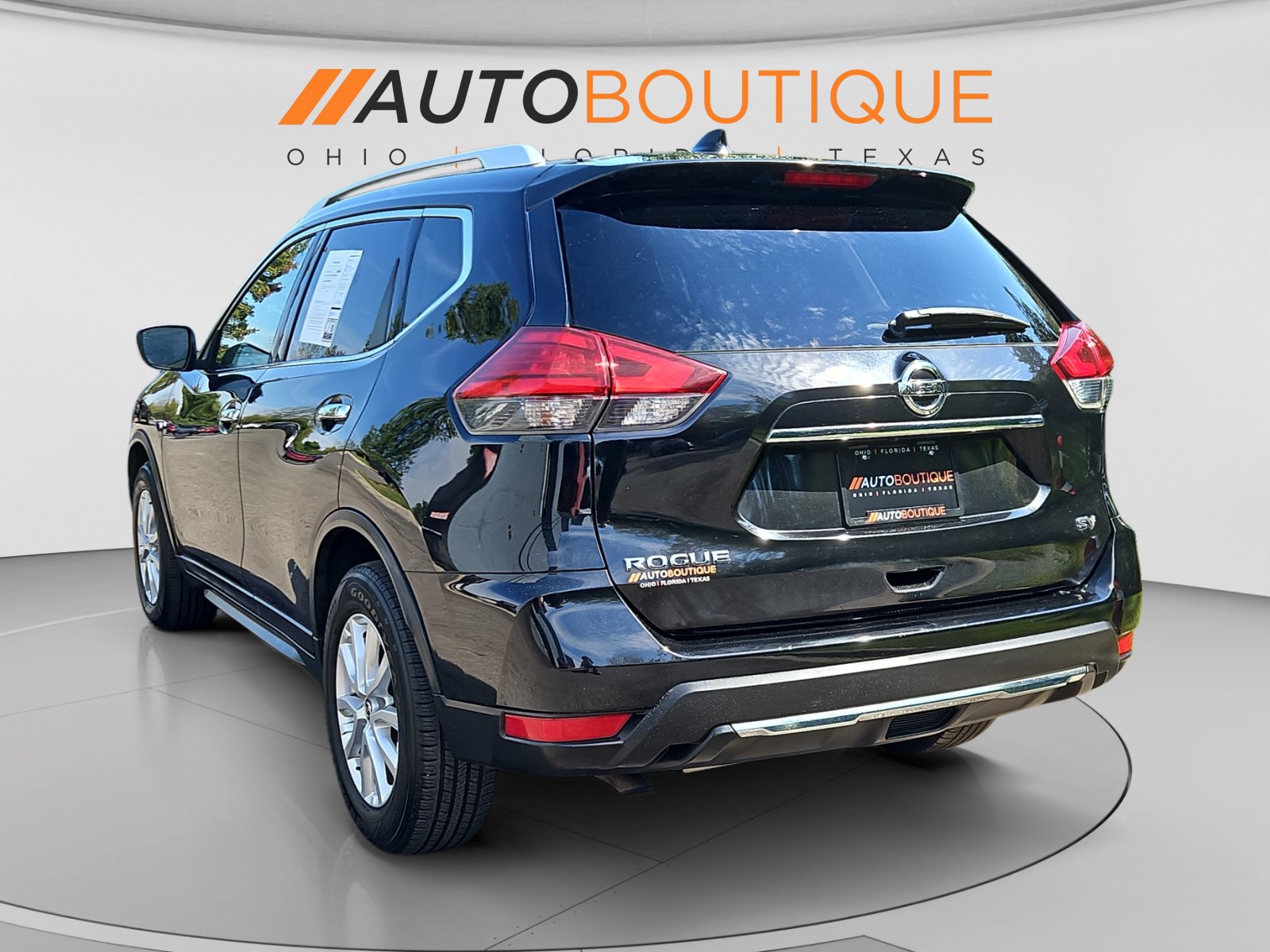 Used 2017 Nissan Rogue SV FWD image 3