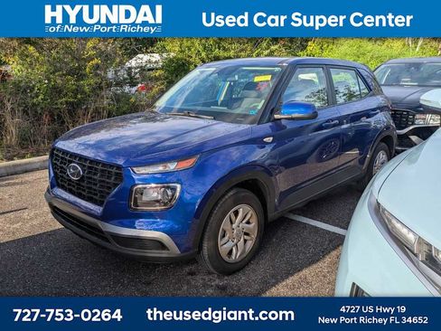 Used 2023 Hyundai Venue SE FWD image 1